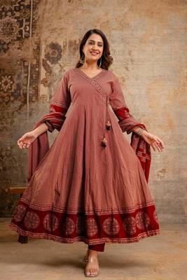 Maroon Women  Cotton Embroidered Kurta With Pant And Dupatta 3