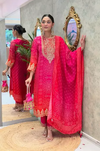 Aaysa women pure cotton embroidered pink kurta with pant and dupatta