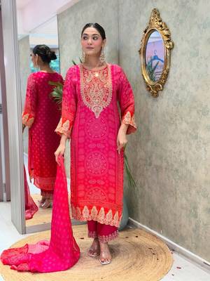 Pink Women Silk  Embroidered Kurta With Pant And Dupatta 2