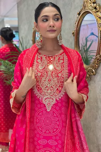 Pink Women silk blend  Embroidered Kurta With Pant And Dupatta