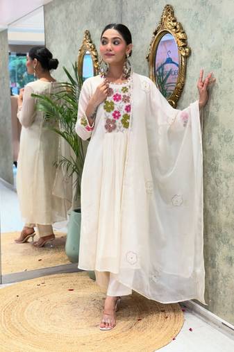 Aaysa women pure cotton embroidered white kurta with pant and dupatta