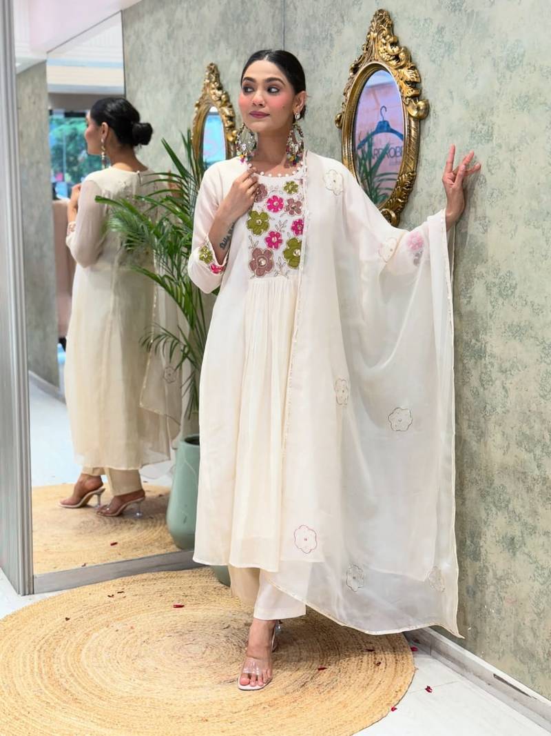 Aaysa women pure cotton embroidered white kurta with pant and dupatta