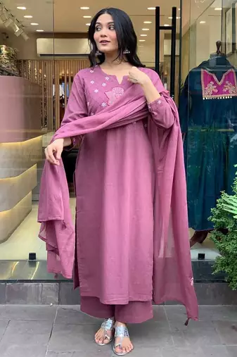 Aaysa women pure cotton embroidered lilac kurta with pant and dupatta