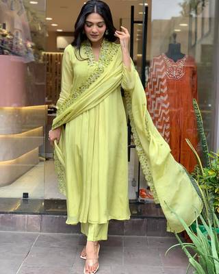 Green Women Pure Cotton Embroidered Kurta With Pant And Dupatta 3