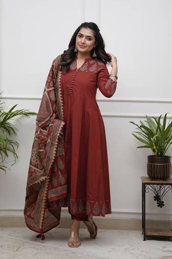 Aaysa women pure cotton embroidered red kurta with pant and dupatta