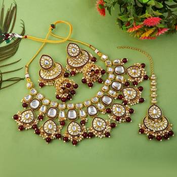 Stunning maroon color kundan necklace set for ethnic occasions 2
