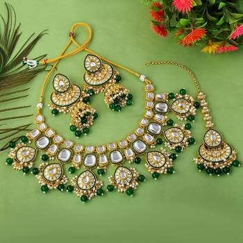 Classic green color kundan necklace set with beautiful stone detailing 2