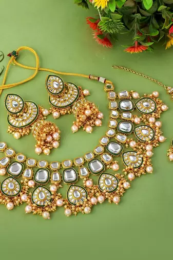 Designer gold color kundan necklace set for exclusive bridal look