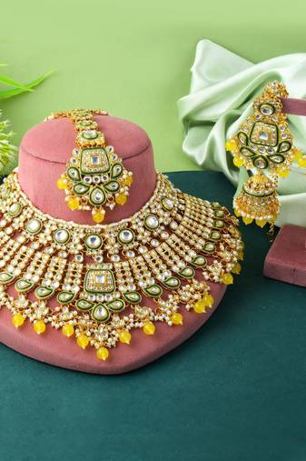 Traditional yellow color kundan necklace set for festive outfits