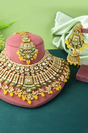 Traditional yellow color kundan necklace set for festive outfits