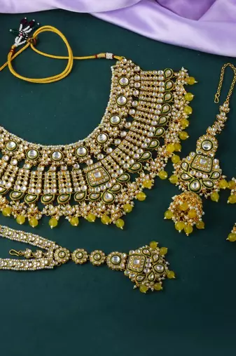 Traditional yellow color kundan necklace set for festive outfits
