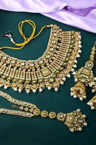 Handcrafted white color kundan necklace set with classic detailing