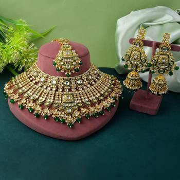 Traditional green color kundan necklace set with golden accents 2