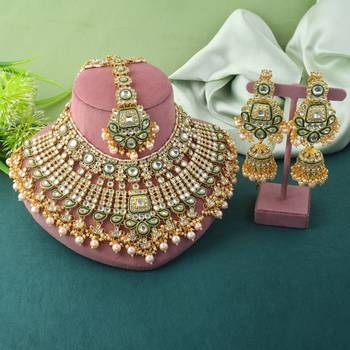 Heavy gold color kundan necklace set for wedding and parties 2