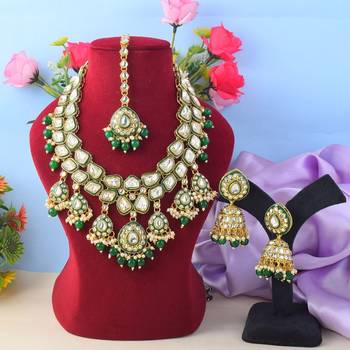 Elegant green color kundan necklace set for traditional outfits 1