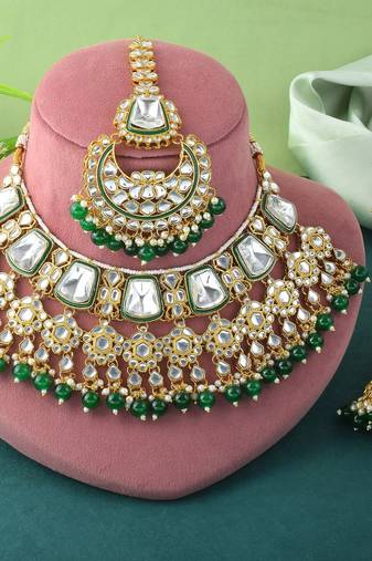 Radiant green color kundan necklace set with antique finishing