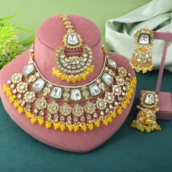 Sunshine yellow color kundan necklace set for daytime events 1