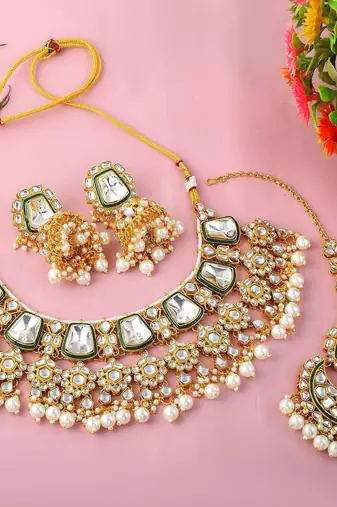Luxurious white color kundan necklace set for classic bridal looks