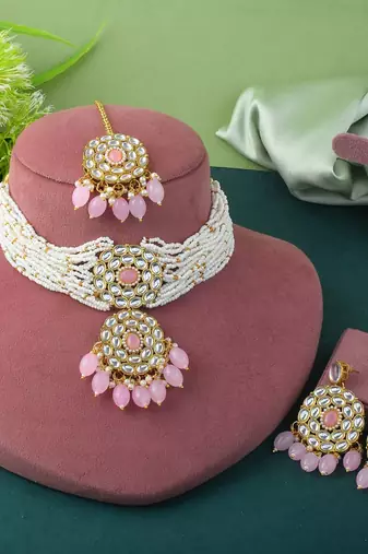 Stylish pink color choker kundan necklace set for trendy look
