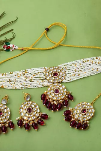 Eye-catching magenta color choker kundan necklace set for events