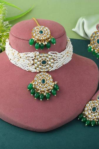 Classic green color choker kundan necklace set for ethnic dressing