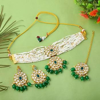 Classic green color choker kundan necklace set for ethnic dressing 2