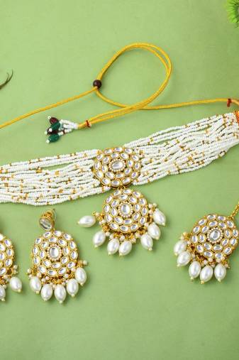 Bright white color choker kundan necklace set for bridal glamour