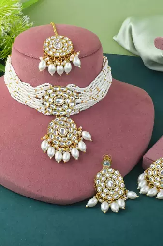 Bright white color choker kundan necklace set for bridal glamour