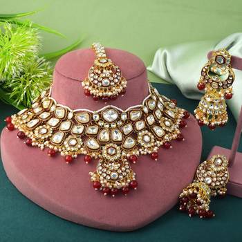 Beautiful maroon color kundan necklace set with elegant gold accents 1