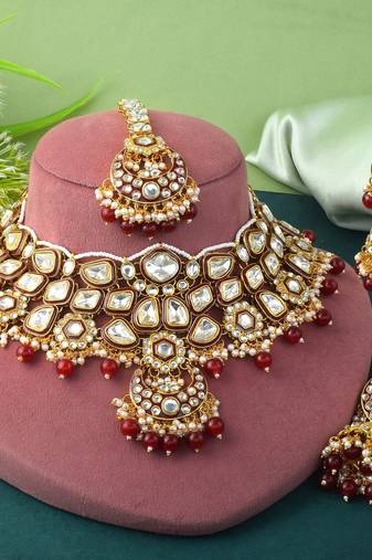 Beautiful maroon color kundan necklace set with elegant gold accents