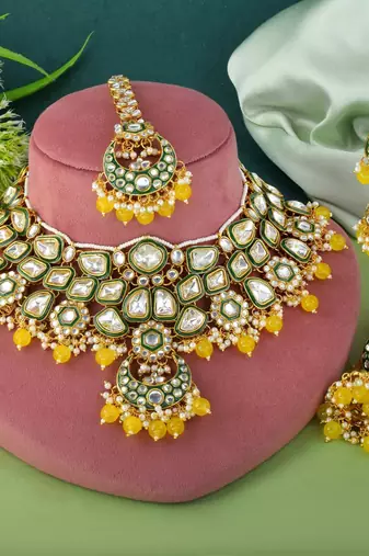 Sunshine yellow color kundan necklace set for cultural ceremonies