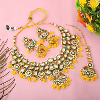 Sunshine yellow color kundan necklace set for cultural ceremonies 2