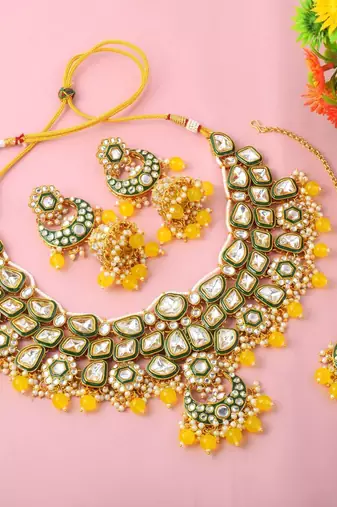 Sunshine yellow color kundan necklace set for cultural ceremonies