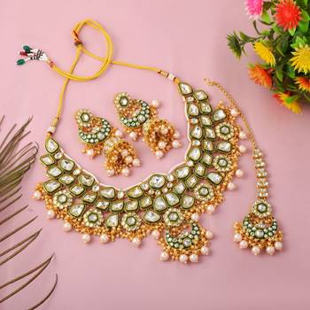 Traditional gold color kundan necklace set for wedding celebrations 2