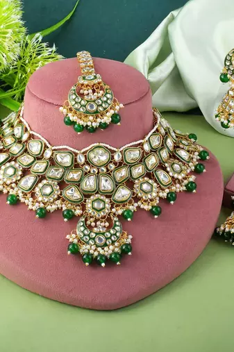 Evergreen green color kundan necklace set for cultural occasions
