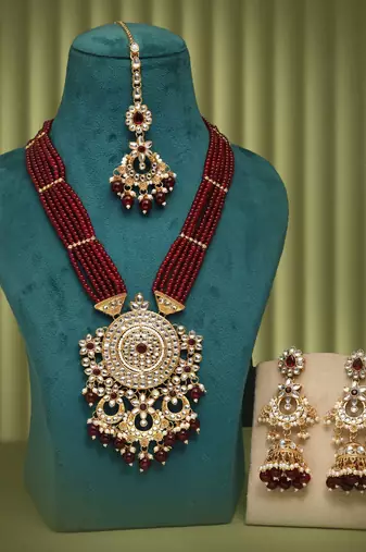 Maroon color kundan necklace set