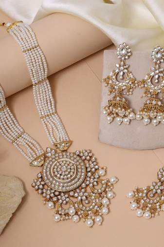 White color kundan necklace set