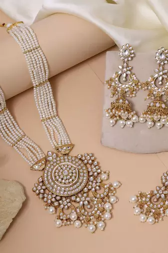White color kundan necklace set