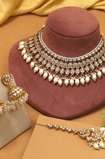 White color kundan necklace set