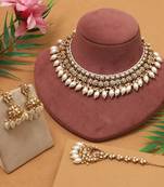 White color kundan necklace set