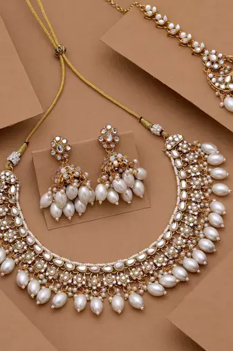 White color kundan necklace set