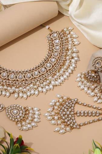 White color kundan necklace set