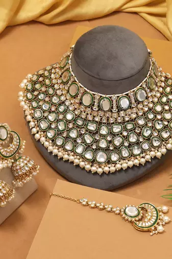 White color kundan necklace set