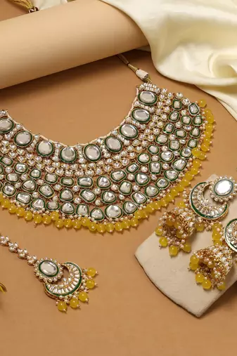 Yellow color kundan necklace set