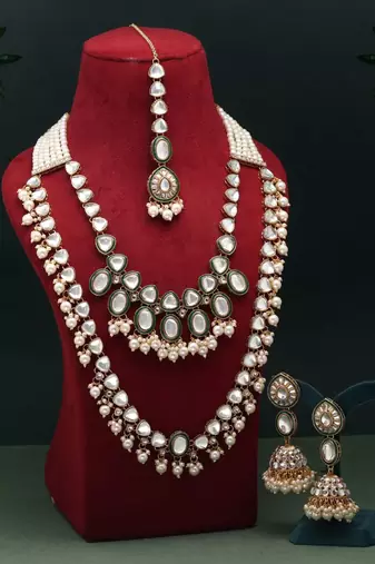 White color kundan necklace set