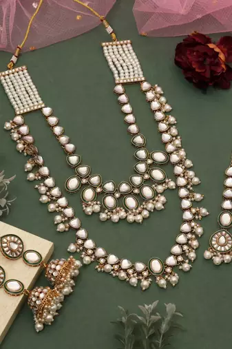 White color kundan necklace set