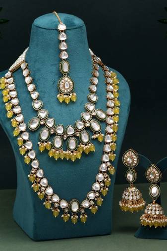 Yellow color kundan necklace set
