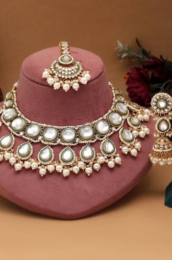 White color kundan necklace set