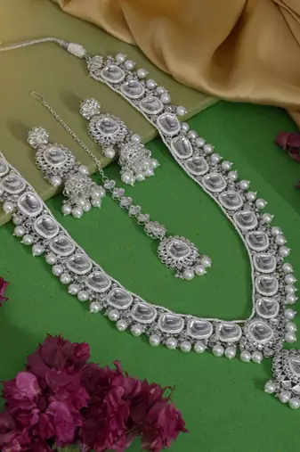 White gold color kundan necklace set