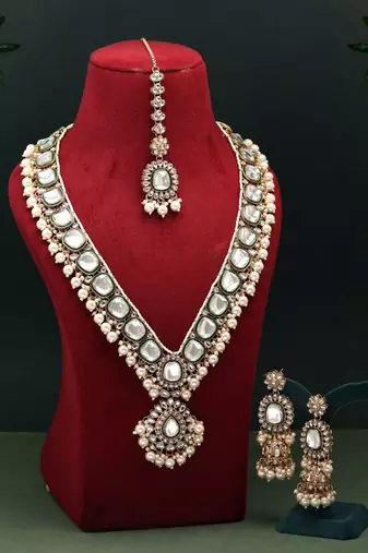 White color kundan necklace set